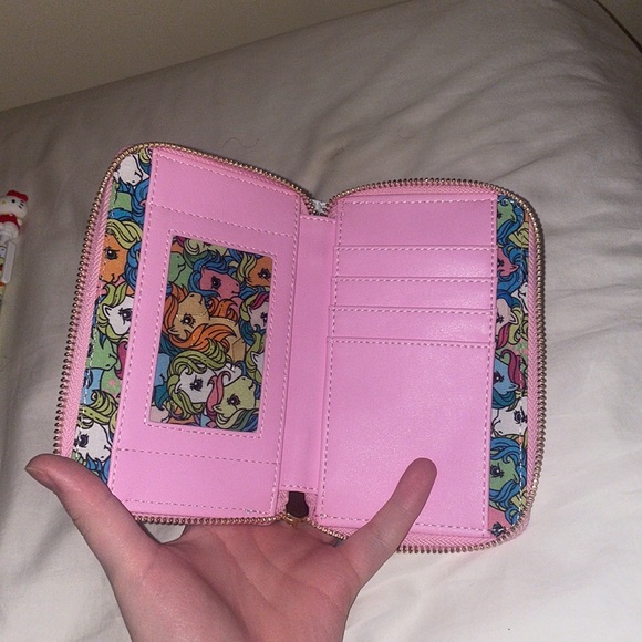 My little pony loungefly wallet - Picture 4 of 4
